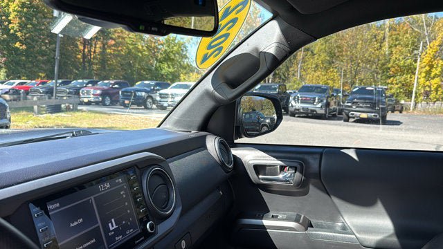 Used 2022 Toyota Tacoma TRD Off-Road AWD/4WD image 23