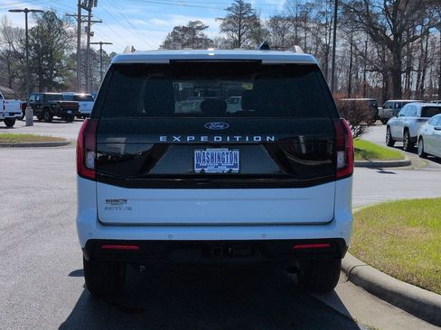 Used 2025 Ford Expedition Active image 6