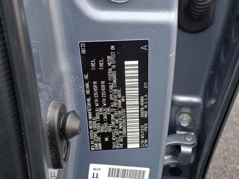 Used 2022 Toyota Highlander LE image 28