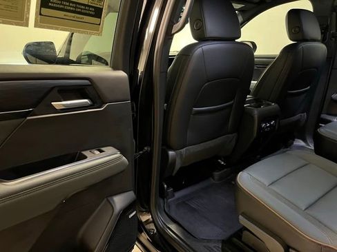 Used 2024 GMC Acadia AT4 w/ Luxury Package AWD/4WD image 22