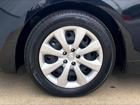 Used 2024 Toyota Corolla LE FWD image 11