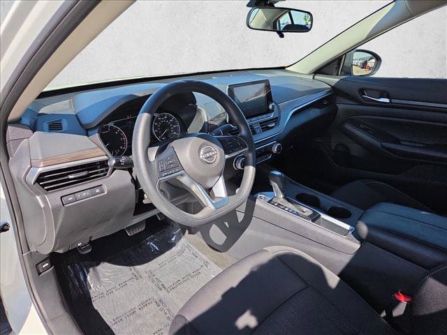 Used 2025 Nissan Altima 2.5 SV FWD image 10