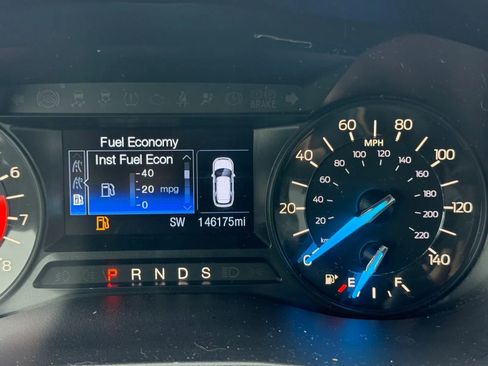 Used 2017 Ford Explorer XLT image 32