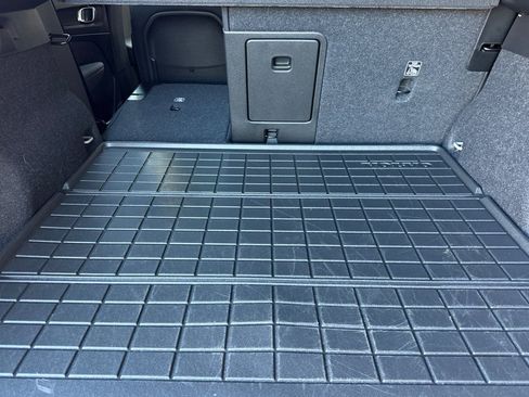 Certified 2025 Volvo EX40 Plus w/ Climate Package RWD image 18