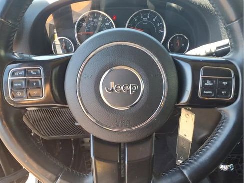 Used 2017 Jeep Wrangler Unlimited Sahara AWD/4WD image 13