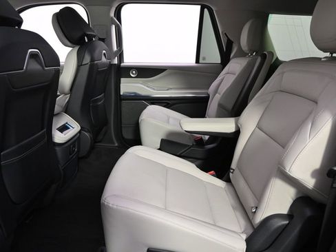 New 2026 Lincoln Navigator L Reserve w/ Jet Appearance Package AWD/4WD image 22