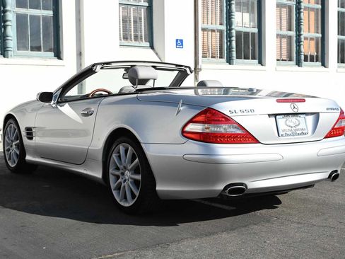 Used 2007 Mercedes-Benz SL 550 image 4