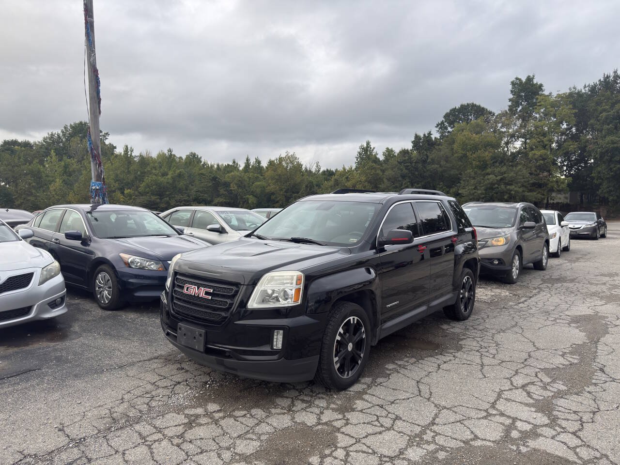 Used 2017 GMC Terrain SLE w/ Nightfall Package FWD image 2