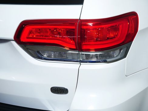 Used 2020 Jeep Grand Cherokee Overland image 17