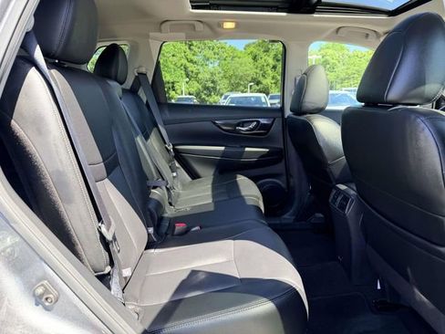 Used 2020 Nissan Rogue SL w/ Premium Package FWD image 11