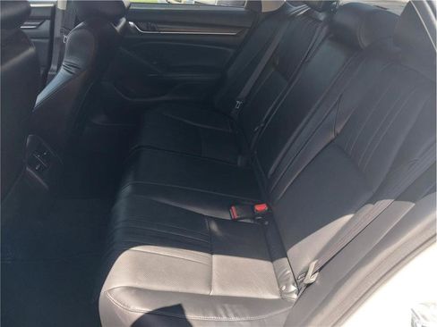 Used 2018 Honda Accord Touring image 9