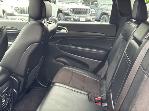 Certified 2022 Jeep Grand Cherokee Laredo X AWD/4WD image 31