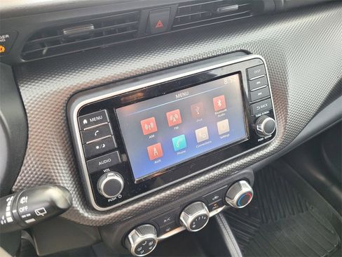 Used 2019 Nissan Kicks S image 15