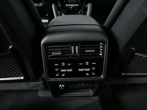 Certified 2025 Porsche Cayenne image 18