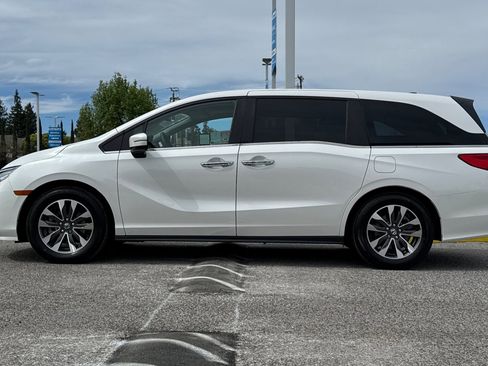 Certified 2024 Honda Odyssey EX-L image 2
