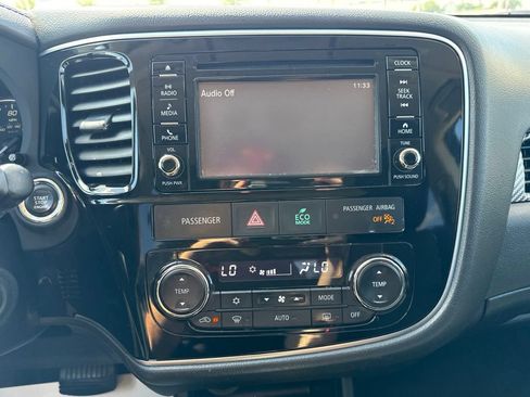 Used 2016 Mitsubishi Outlander SE AWD/4WD image 14