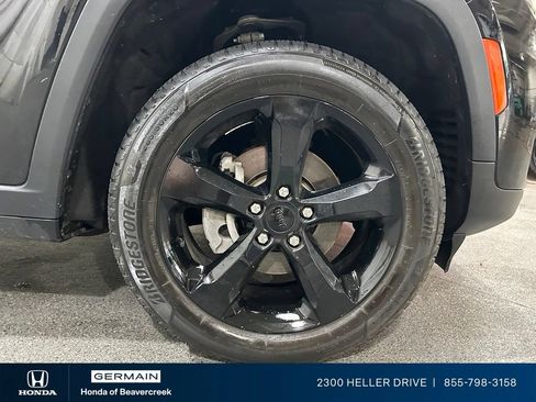 Used 2023 Jeep Grand Cherokee Altitude AWD/4WD image 12
