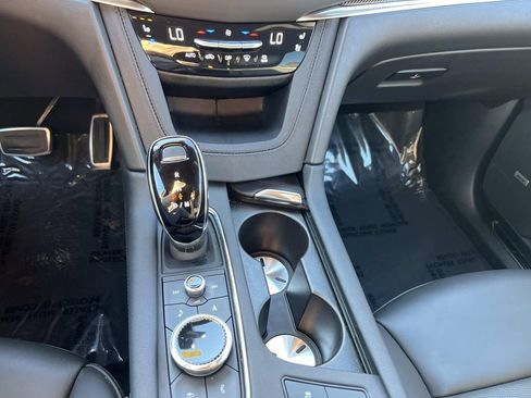 Certified 2024 Cadillac XT5 Sportv w/ Platinum Package image 36