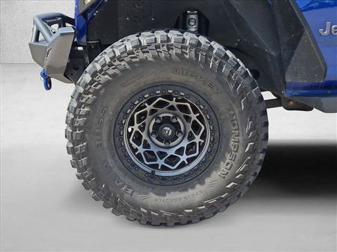Used 2018 Jeep Wrangler Unlimited Sahara w/ Quick Order Package 24M Moab AWD/4WD image 14