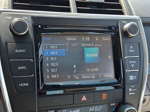 Used 2015 Toyota Camry XLE w/ Moonroof Package FWD image 16