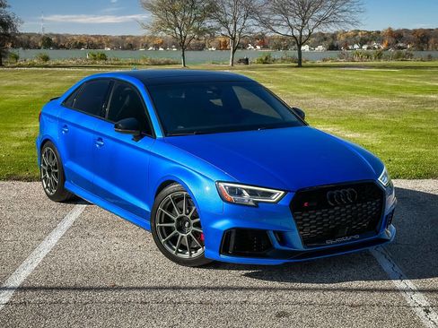 Used 2018 Audi RS 3 w/ Technology Package image 2