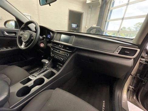 Used 2018 Kia Optima LX image 26