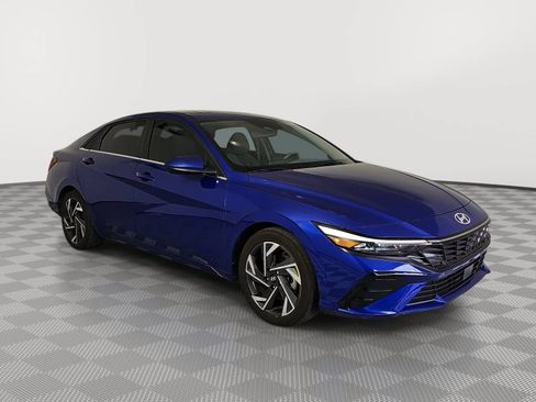 Used 2024 Hyundai Elantra SEL w/ Convenience Package FWD image 2