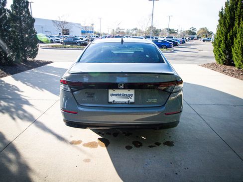 Used 2023 Honda Accord Sport image 9