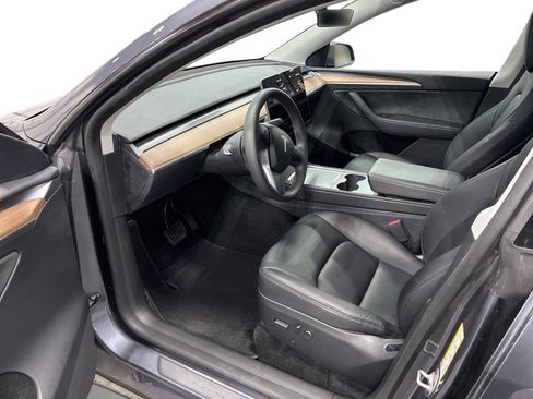 Certified 2023 Tesla Model Y Long Range AWD/4WD image 9