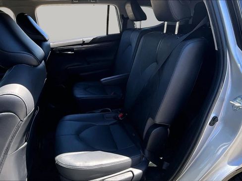 Certified 2021 Toyota Highlander Platinum AWD/4WD image 20