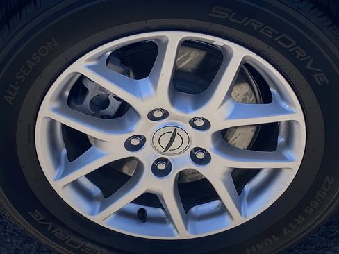 Certified 2024 Chrysler Pacifica Touring-L FWD image 8