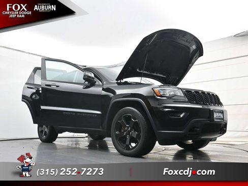 Used 2018 Jeep Grand Cherokee Laredo AWD/4WD image 35