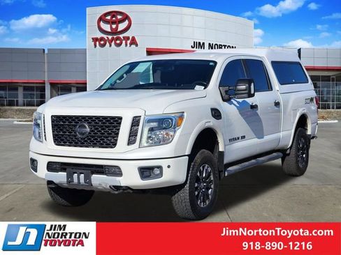 Used 2017 Nissan Titan PRO-4X w/ Pro-4x Convenience Package AWD/4WD image 3