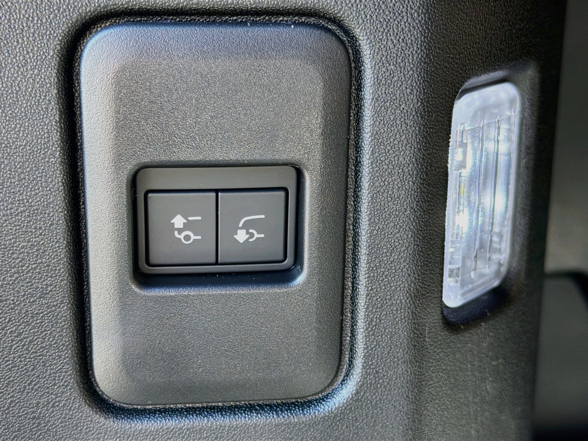 New 2026 Land Rover Defender 110 X-Dynamic SE AWD/4WD image 12