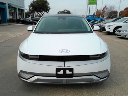 Used 2024 Hyundai Ioniq 5 Limited image 2
