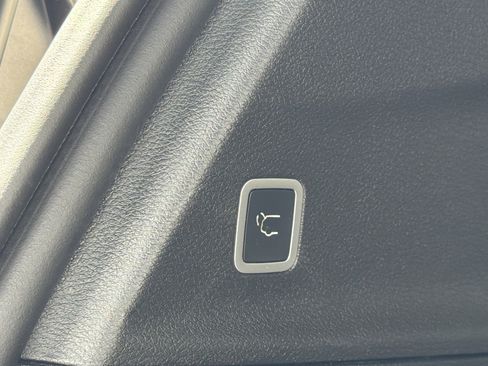 Used 2019 Chrysler Pacifica Limited FWD image 37