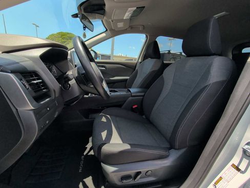 Used 2023 Nissan Rogue SV FWD image 13