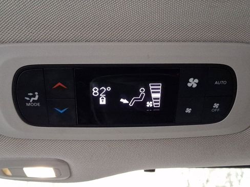 Certified 2021 Chrysler Pacifica Limited image 13