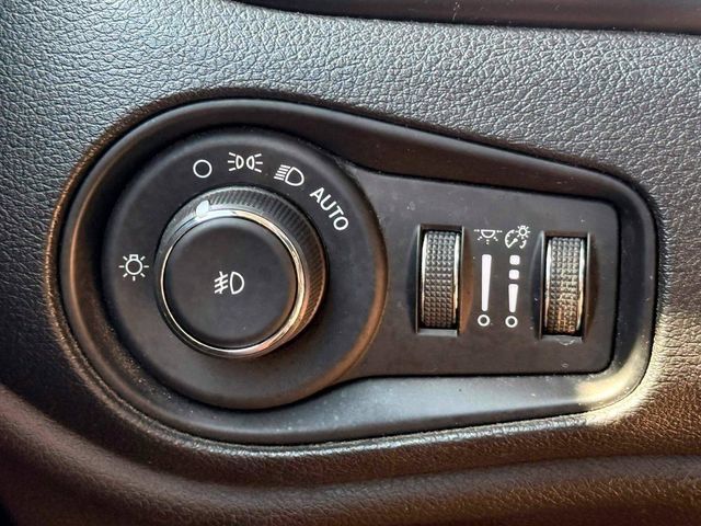 Used 2017 Jeep Renegade Latitude w/ Cold Weather Group AWD/4WD image 20