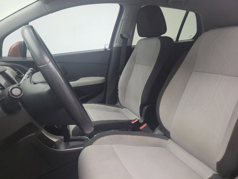 Used 2019 Chevrolet Trax LT AWD/4WD image 17