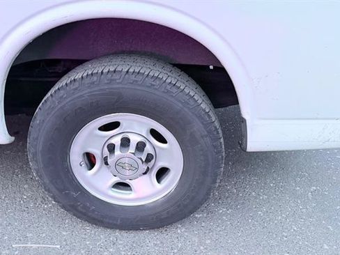 Used 2012 Chevrolet Express 2500 RWD image 17