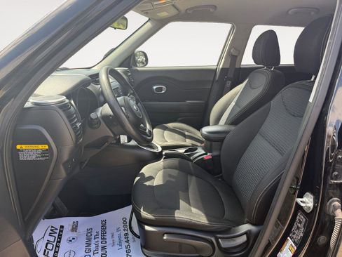 Used 2016 Kia Soul + FWD image 10