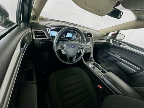 Used 2019 Ford Fusion SE image 18