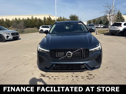 Certified 2025 Volvo XC60 B5 Core image 2