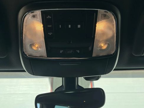 Used 2018 Jeep Grand Cherokee Altitude AWD/4WD image 13