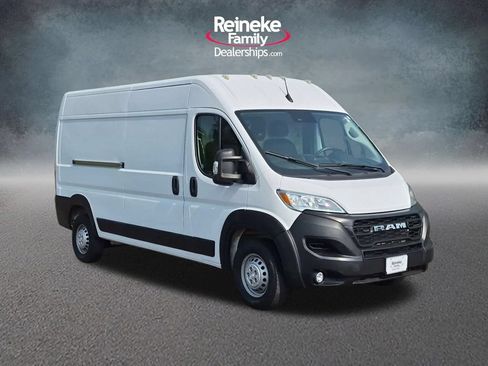 Used 2024 RAM ProMaster 2500 w/ Convenience Group FWD image 3