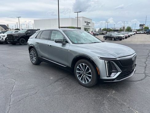 Used 2024 Cadillac Lyriq Sport w/ LPO, Floor Liner Package AWD/4WD image 4
