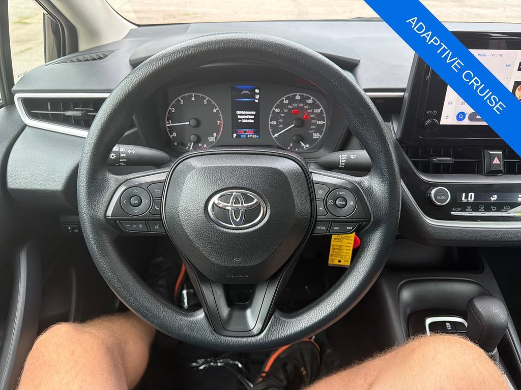 Used 2025 Toyota Corolla LE FWD image 17