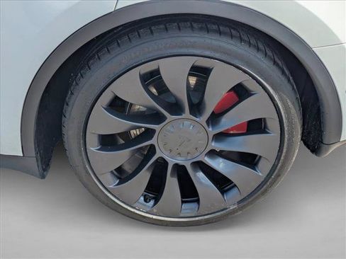 Used 2022 Tesla Model Y Performance AWD/4WD image 24
