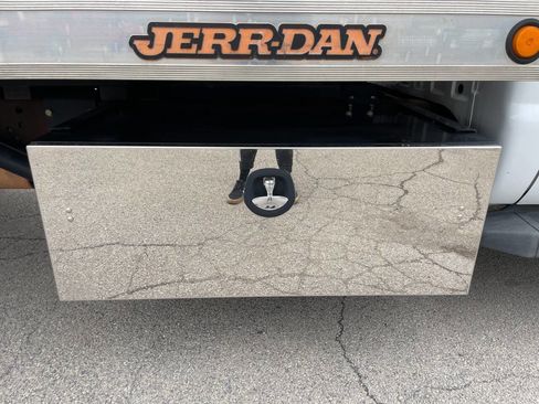 Used 2013 Ford F550 2WD Regular Cab Super Duty w/ Payload Upgrade Pkg image 18